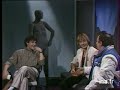 coluche et renaud interview�s sur un plateau de t�l� en compagnie de desproges