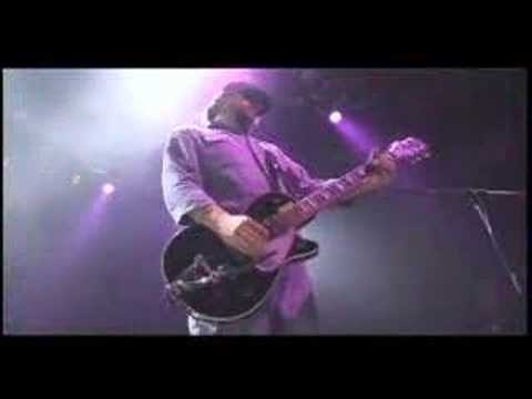 OfficialEels - Eels Perform Crazy Love (Crazy Music) Live from the 2006 No Strings Attached Tour. DVD/CD only available at the 2008 Shows! For more info, visit: http://eels...
