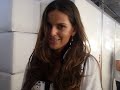 Izabel Goulart nos bastidores do desfile da Raia de Goeye