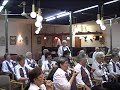 huisvrouwen orkest op een oefenavond