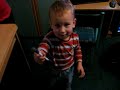 Brat Dercena - Kacper - prezentuje swój penspinning :DJak komuś się uda to proszę napisać breaka...