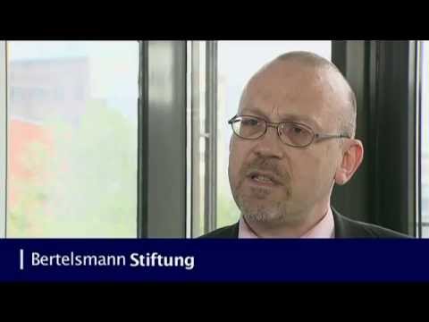 Krankenversicherung - Die Bertelsmann Stiftung und die Verbraucherzentrale Bundesverband sprechen sich für eine Integrierte Krankenversicherung aus. Stefan Etgeton, Senior Expert ...