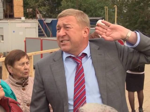 Мэр Калининграда провёл экскурсию для ветеранов восстановления города Мэр Калининграда провёл экскурсию для ветеранов восстановления города