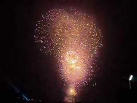 2011辛卯年大甲鎮瀾宮媽祖鑾轎過大甲溪橋時放的煙火.wmv