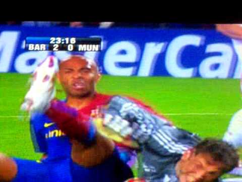 Pourquoi Henry méritait un rouge contre le Bayern ? Pourquoi Henry méritait un rouge contre le Bayern ?