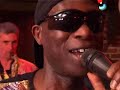 un clip musical d'un super auteur compositeur interpr�te tr�s cr�atif.