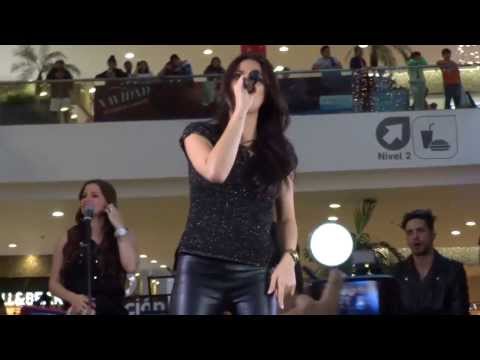 lindavista - Maite Perroni despide el 2013 acompañada de sus fans con un showcase y firma de autógrafos en la ciudad de México. Este show se llevo a cabo en el centro com...