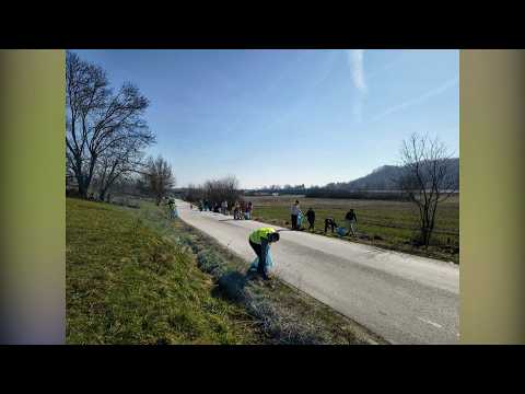 У РАКОВИ НАЈМЛАЂИ ОЧИСТИЛИ СЕЛО