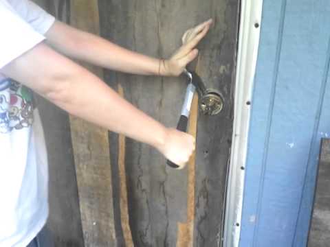 how to unlock a door with a credit card