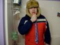 videos de Reporter turns ghetto in shower