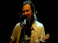 videos de eddy vedder plays the uke live in sydney 2006