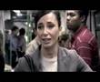 Mujer maltratada en el metro.