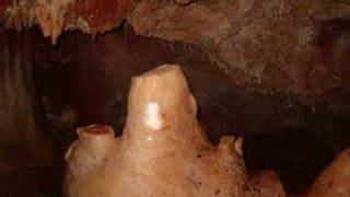 مغارة في قرية قطنة مغارة في قرية قطنة