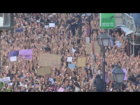 Spanien: Massenproteste und hitzige Diskussionen wegen Gerichtsurteil