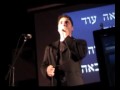 אבי דיין שירה בציבור במועדון זמר