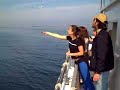 Dando de comer mejillones a las gaviotas