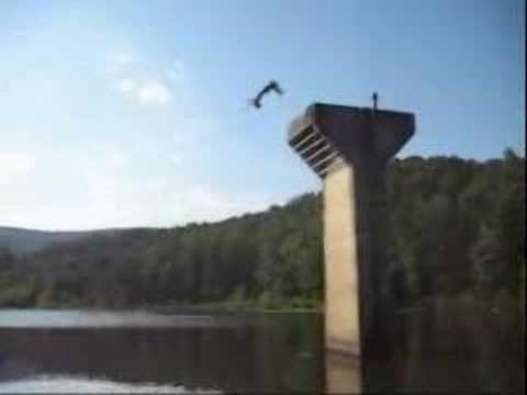 Espaldazo haciendo un backflip
