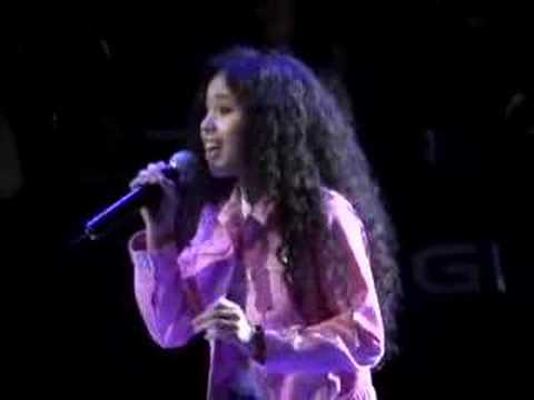 Jasmine singing at the clipper game