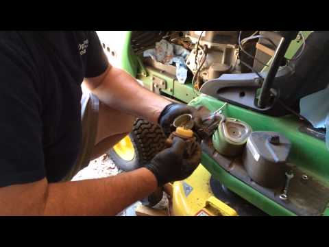 how to clean carburetor on lawn mower