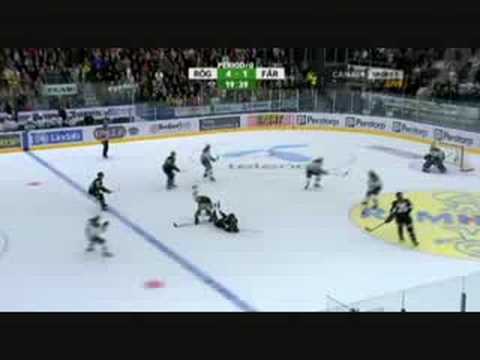 Chris Abbott tacklar Martin Sevc