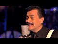 Los Tigres del Norte & Paulina Rubio - Golpes en el Corazón.mp4