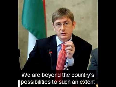 Hungarians despair of political class