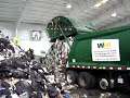Rearloader dumping transfer station Rearloader dumping transfer station