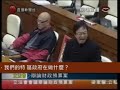 原文: part 1 曾俊華，你是一個大貪官立法會議員黃毓民主席，在日本，參議院在3月曾否決今年度的預算案。在香港，港大民調顯示只有百分之21受訪者表示滿意預算案，6成認為不會令經濟復原。但是，這個不得人心的財政預算案，卻篤定在立法會得以通過。在這個不民主的議會，保皇黨當道，否決預算案的民意被打壓，這是什麼議會?這就是踐踏民權的議會！這就是暴力制度化的議會！ 預算案所顯示的理財觀念含糊不清，甚至誤導公眾。財政司司長強調採取所謂「反經濟週期」開支政策，「反經濟週期」財政政策是凱恩斯學派的主張：在經濟不景時，以赤字預算，大幅增加公共開支，刺激經濟活動。市民因此以為特區政府會以新思維面對新挑戰，但預算案的內容，卻竟然是收縮開支，繼續做其守財奴，死抱「新自由主義」，仍然宣稱要審慎理財，量入為出，令特區巨額儲備變成一個「黑洞」。財政司司長假借「反經濟週期」之名，收縮開支為實，弄虛作假、蠱惑人心，施政手段如此不誠實，市民是否應該報警抓人，控告你詐騙罪？ 全球各國負責任的政府，才是真正採取「反經濟週期」財政政策，大幅增加公共開支，以紓民困。祖國到如今投放四萬億、日本的預算則是破紀錄的7萬億港元（88.5萬億日元）。同樣推崇「大市場、小政府」的新加坡，推出高達205億新元預算案，為建國44年來最巨額的預算、赤字高達40％（85億新元），更破天荒動用國家儲備金中的49億新元。 當全球大部份國家及地區，以歷史新高的開支或赤字預算，抵禦金融海嘯的時候，我們的特區政府在做什麼？ 我們的特區政府，竟然收縮實質公共開支超過150億（7.6%）！ 當香港市民亟待開倉派米的時候，我們的特區政府在做什麼？他竟然大幅削減社區及對外事務實質開支百分之57（補篇22頁），大削經濟實質開支百分之25.3，縮減教育實質開支百分之23.1。 當新加坡破天荒動用國家儲備金 <b>...</b>