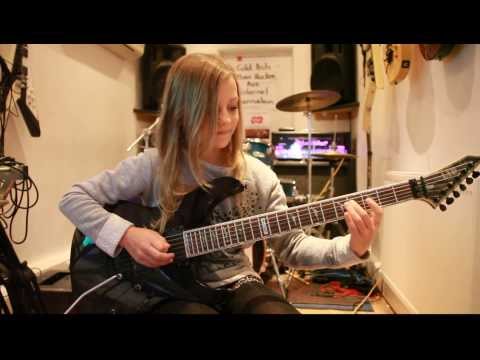 10 year old guitarist Zoe Thomson plays Canon, Rock version by Johann Pachelbel