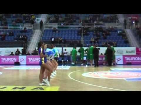 Prezentacja drużyn przed meczem ćwierćfinałowym Intermarche Basket Cup. Anwil - Śląsk.