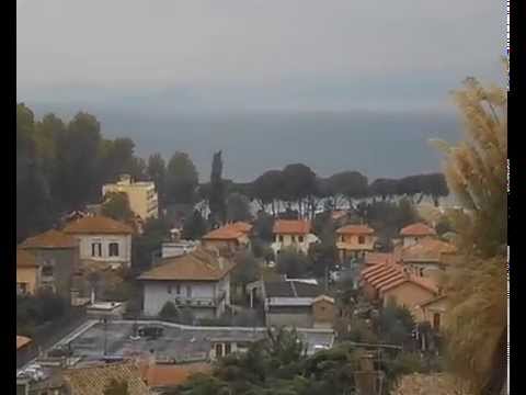 La cittadina sul lago