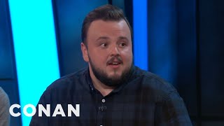 John Bradley Compares Kit Harington To The Mona Li