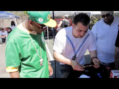 Splitarillo - WATCH THE TRENDSETTAH'S HIT THE BAY AREA STREETS ON 420 & PASS OUT PROMOTION GEAR.