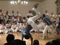 Prof Omi e Prof Berinjela jogando capoeira