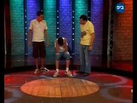 שלישיית מכים בצחוק