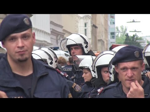 Polizei räumt Pizzeria Anarchia | Widerstand der Hausbesetzer