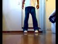 aca les dejo un video de un pibe q si sabe enseñar bien como bailar electro y es un cago de la risa...
