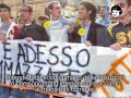 Aldo Pecora al telefono con Luigi De Magistris Aldo Pecora al telefono con Luigi De Magistris