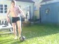 thomas eriksen viser sine fodbold-færdigheder