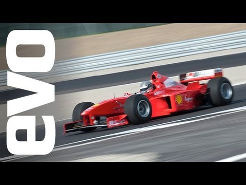 how to drive a f1 car