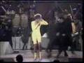 Bekijk videoclip 'Whitney Houston - I Wanna Dance With Somebody'