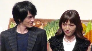 川口春奈、林遣都、淵上泰史、ＳＵ、中野英雄、石野真子、草野翔吾監督／映画『にがくてあまい』完成披露舞台挨拶