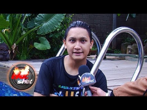 Juan Christian Olahraga Renang di Sela Kesibukan Syuting - Hot Shot 21 April 2018