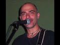 uno dei piu' bei brani che ho sentito negli ultimi anni. tributo ad un grandissimo artista che purtroppo e' oscurato dai media perche' dice quello che vuole (e fa bene) e suona come vuole (e fa meglio). parlo di rudy marra, galatinese esportato in terra emiliana, premio della critica a sanremo nel 1991 col brano gaetano. scopri di piu' nel suo sito ufficiale o su myspace.
