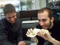 C�mo separar un billete de unas monedas...