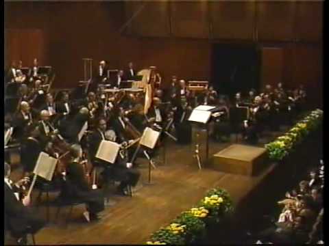 Luciano Pavarotti sings "Granada"