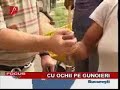 Neculai ontanu stinge o tigara in mina unei lucratoare REBU