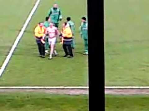 Ewood公園、ブラックバーン、サッカー バレンタインデーのストリーキングする人--2009