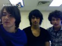 ohhhhhhnooooooo pooor nick but ur still sexyyy!!!!
