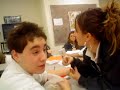 Plucking eyebrows in english Plucking eyebrows in english